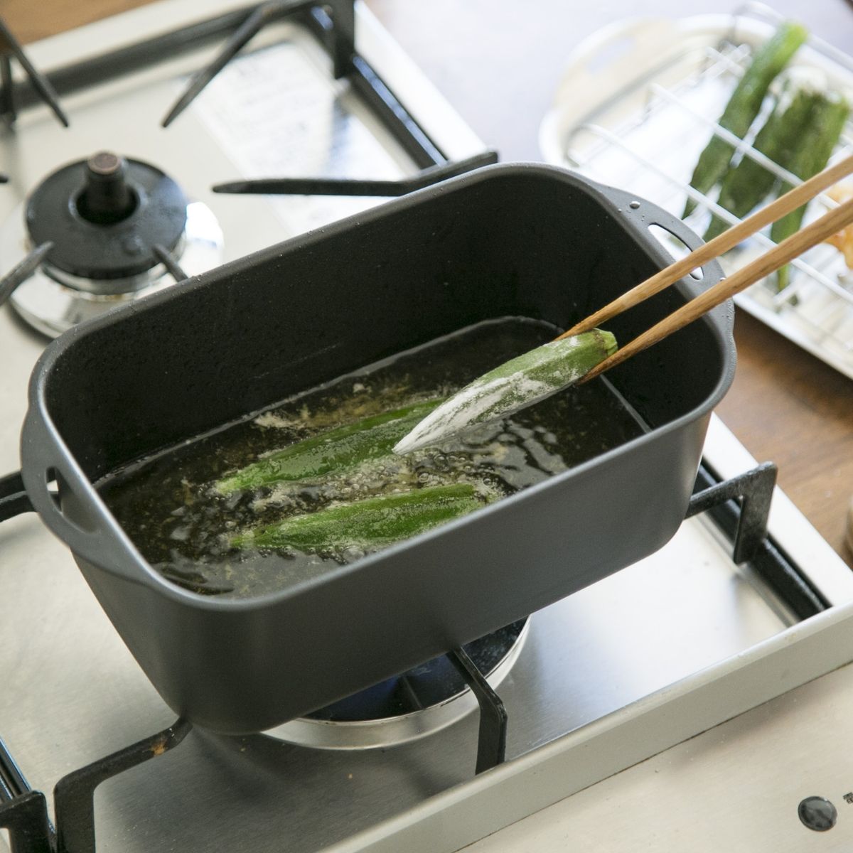 少ない油で揚げられる4w1h コンパクトフライヤー